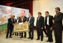 گزارش تصویری از اهداء جوایز  در همایش تجلیل از پرفسور علی اکبر جلالی چهره ماندگار شهرستان شاهرود 